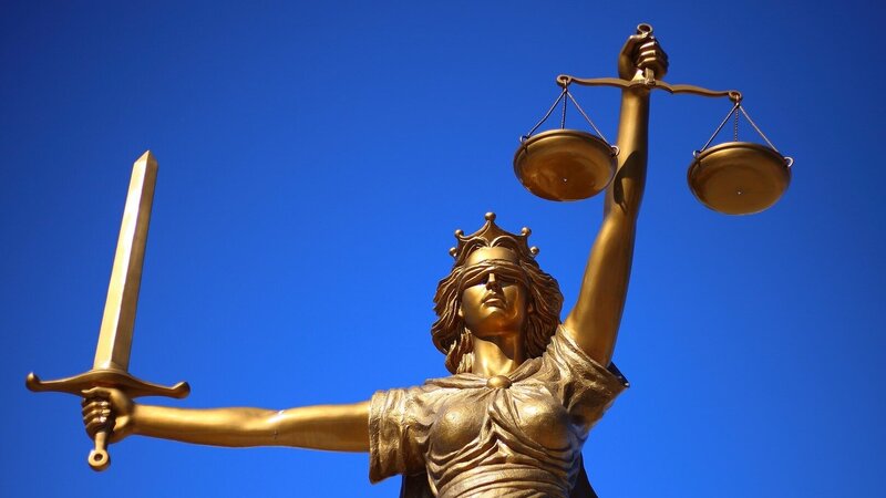 Statue der Justizia, Sinnbild für Gerechtigkeit