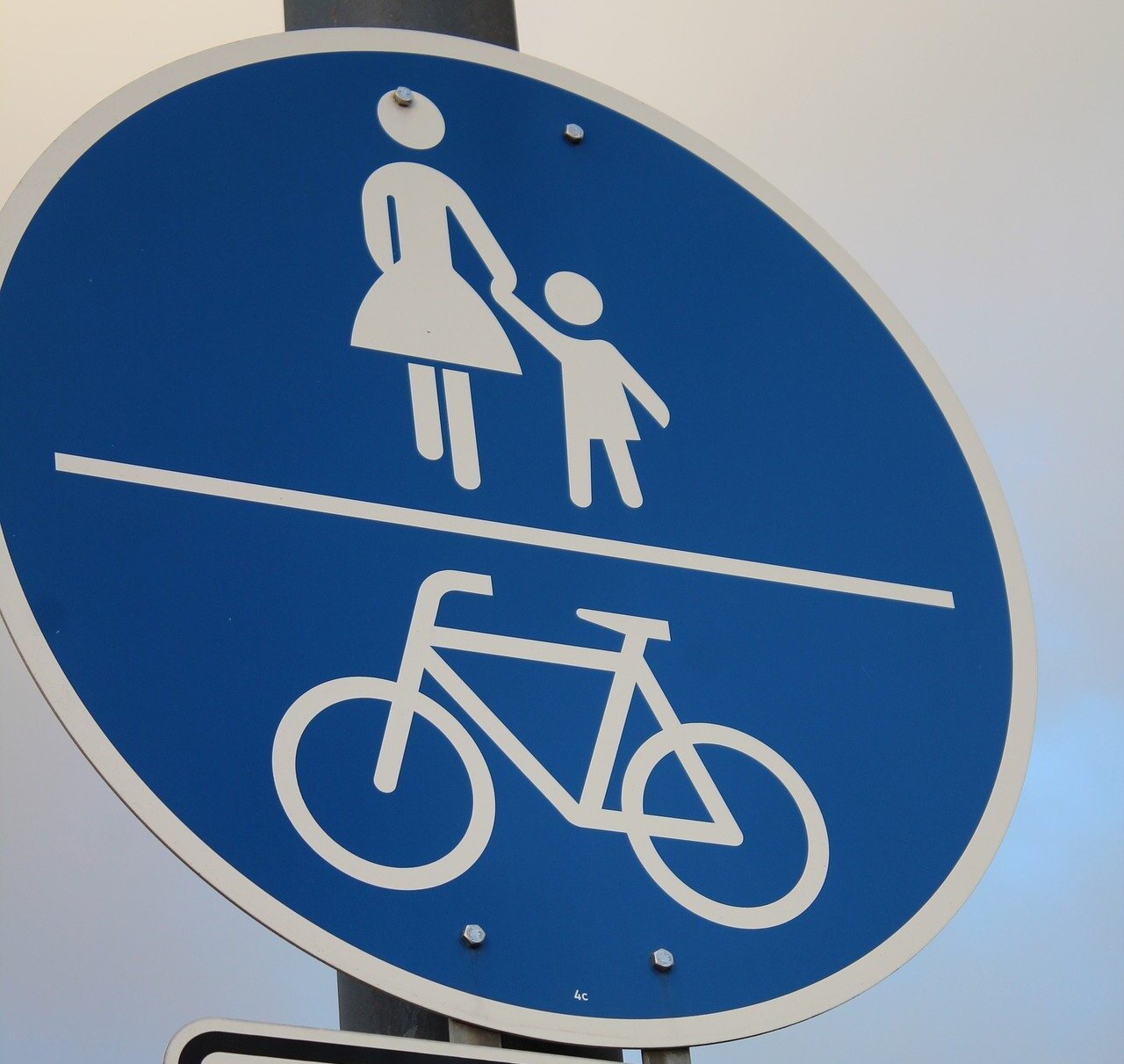 Verkehrsschild für gemeinsamen Fuss- und Radweg