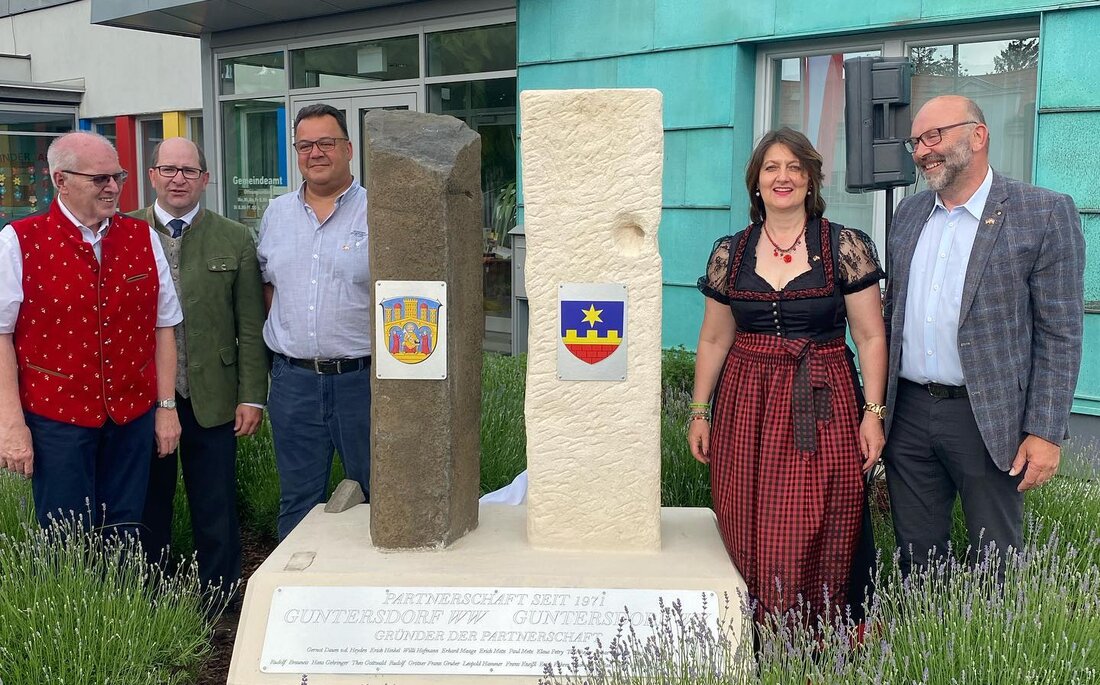 Gedenkstein-Enthüllung 50. Jahre Partnerschaft Guntersdorf