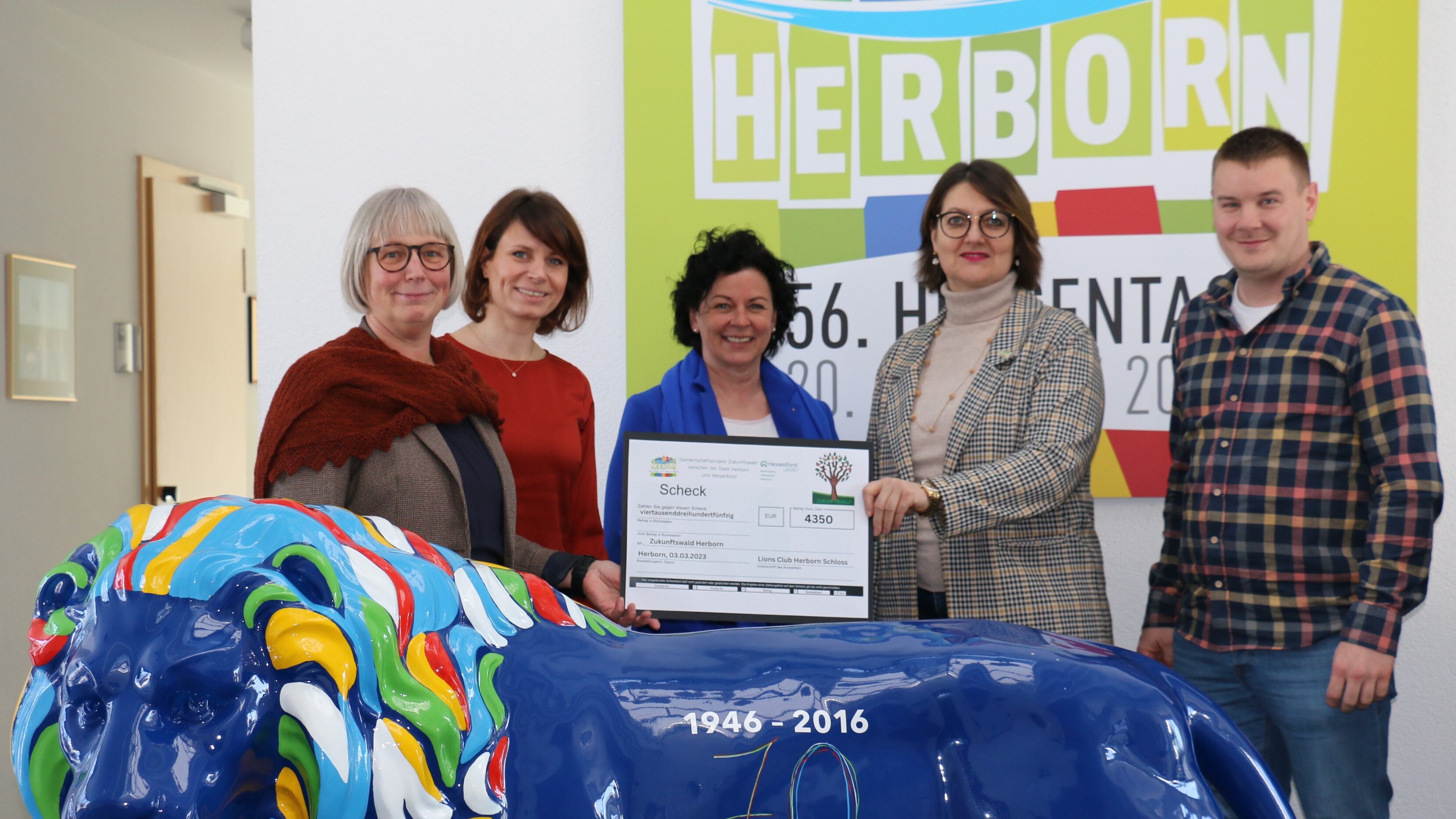 Lions Club Herborn Schloss spendet für den Zukunftswald