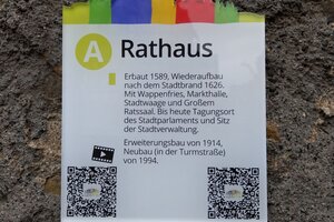 Bild einer Infotafel am Rathaus Herborn