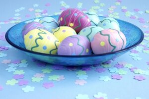 Schale mit Ostereiern © Melanie DeFazio - Fotolia.com