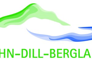 Logo Naturpark Lahn-Dill-Bergland, grüne Hügel und blauer Fluss