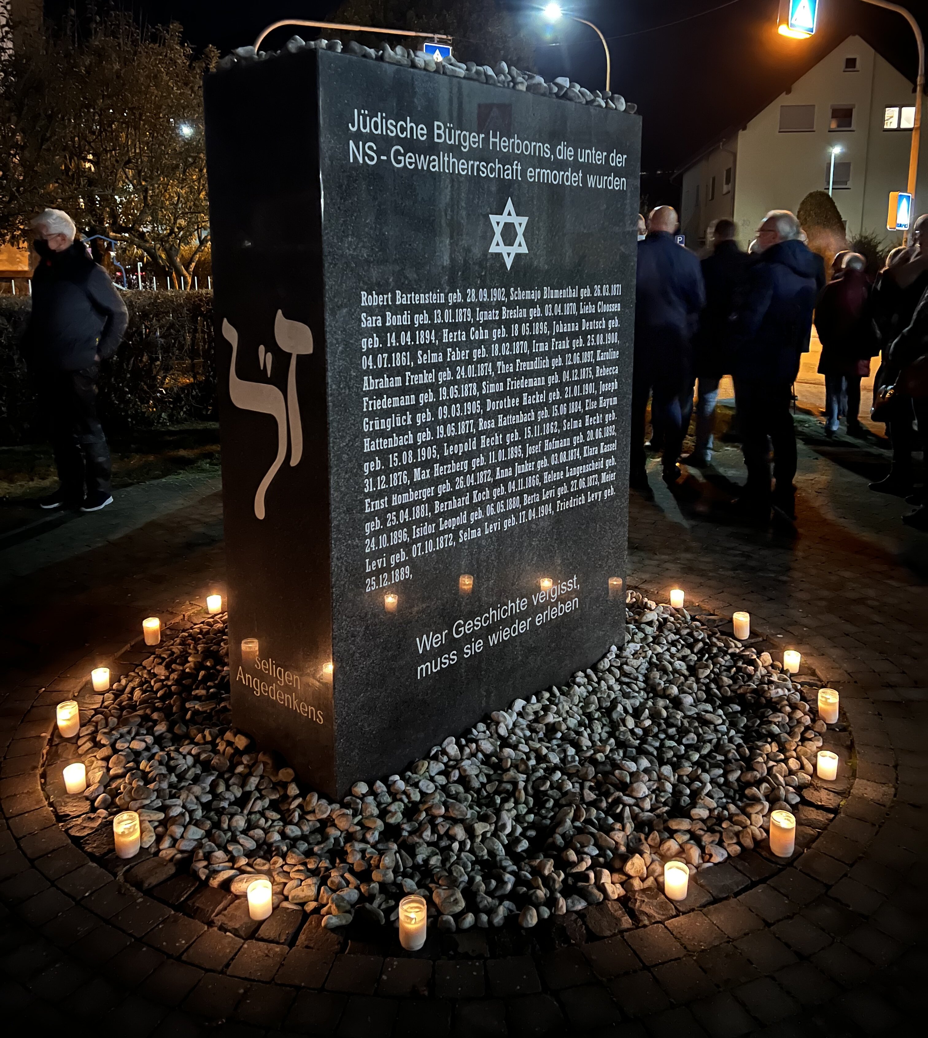 Das Holocaust-Mahnmal Herborn, mit den Namen aller deportierter und ermordeter Juden.