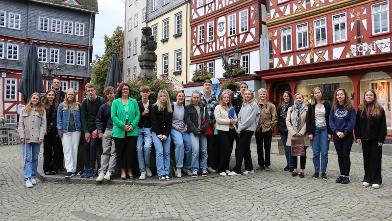Bild der schwedischen Austauschschüler auf dem Marktplatz Herborn