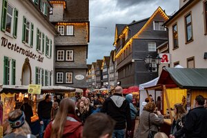 Bild von Menschen auf dem Herborner Martinmarkt (Krammarkt)