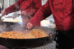 Beispielbild Kartoffel-Sonntag in Herborn, Bratkartoffeln brutzeln in einer Pfanne