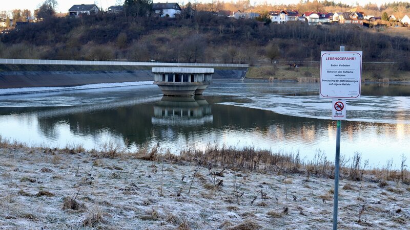 Beispielbild Eiswarnung Aartalsperre
