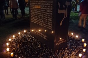 Bild des Holocaust-Mahnmal Herborn bei Nacht