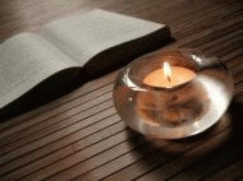 Buch mit Teelicht #1211505 © matttilda - Fotolia.com