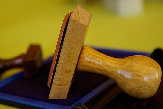 dekoratives Bild zur Kategorie "Erlaubnisse und Genehmigungen"