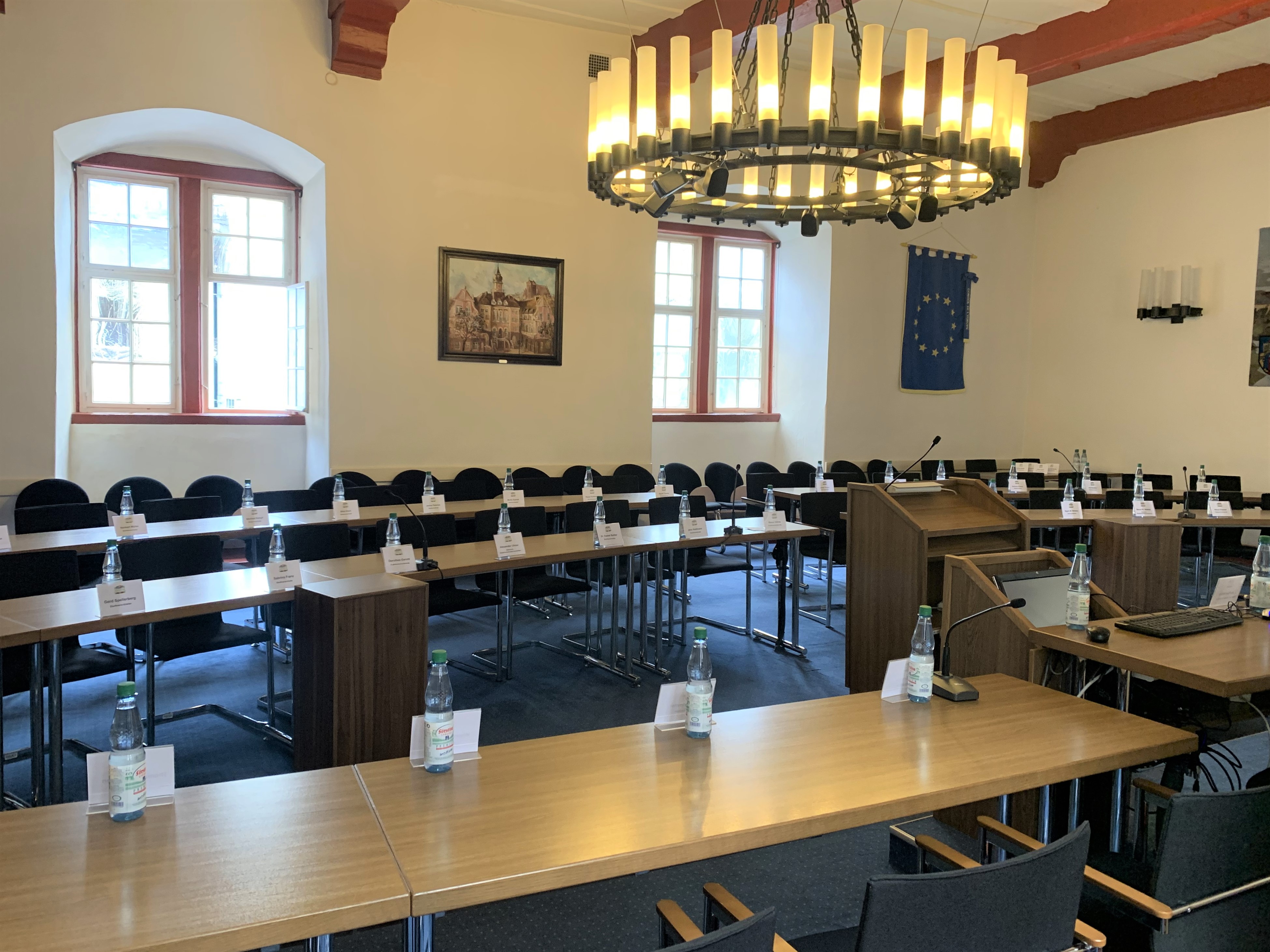 Beispielbild Stadtverordnetenversammlung (Comeniussaal des Rathauses ohne Menschen)