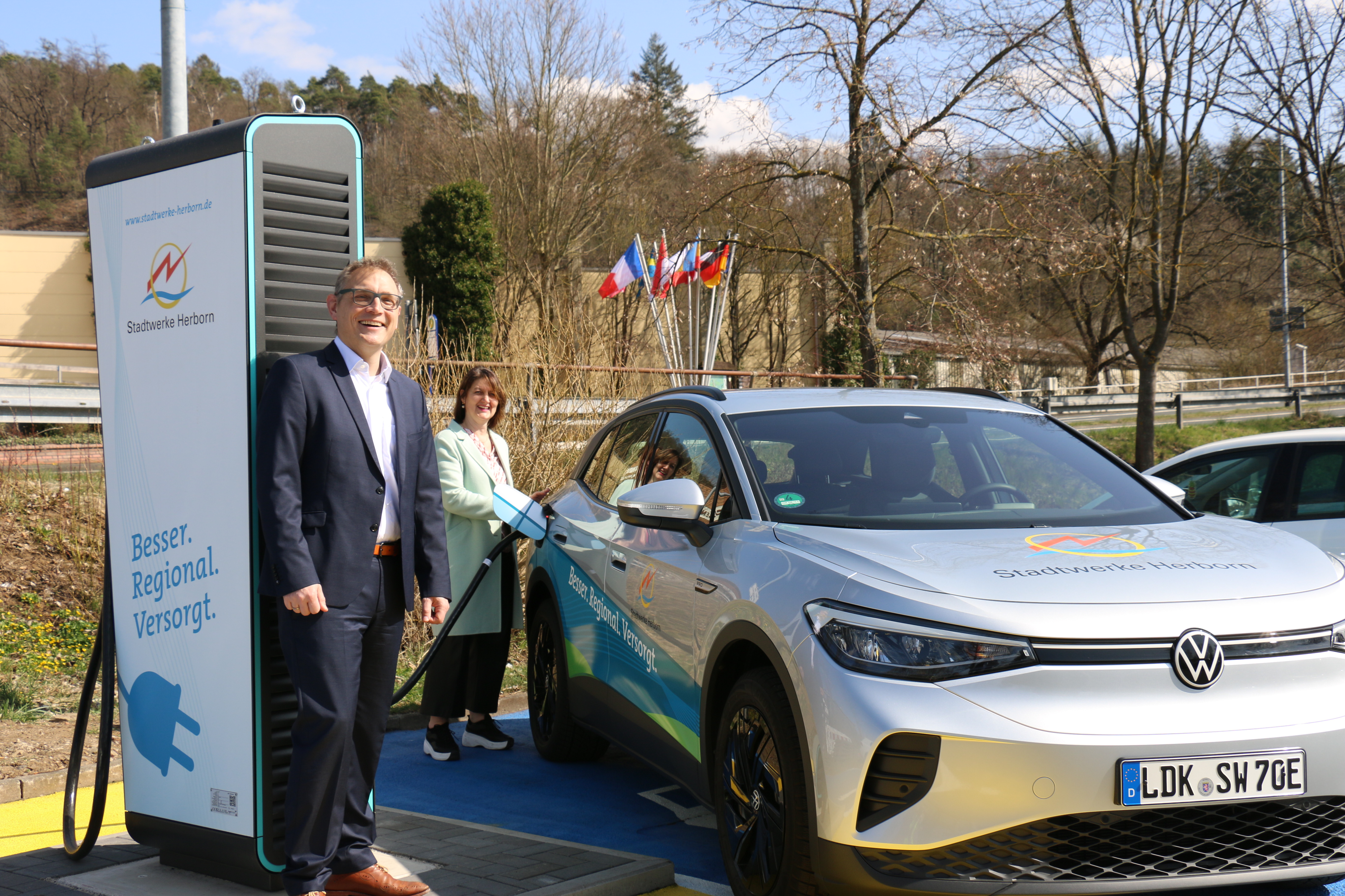 Bild der neuen Schnellladensäule für E-Autos am Schießplatz Herborn