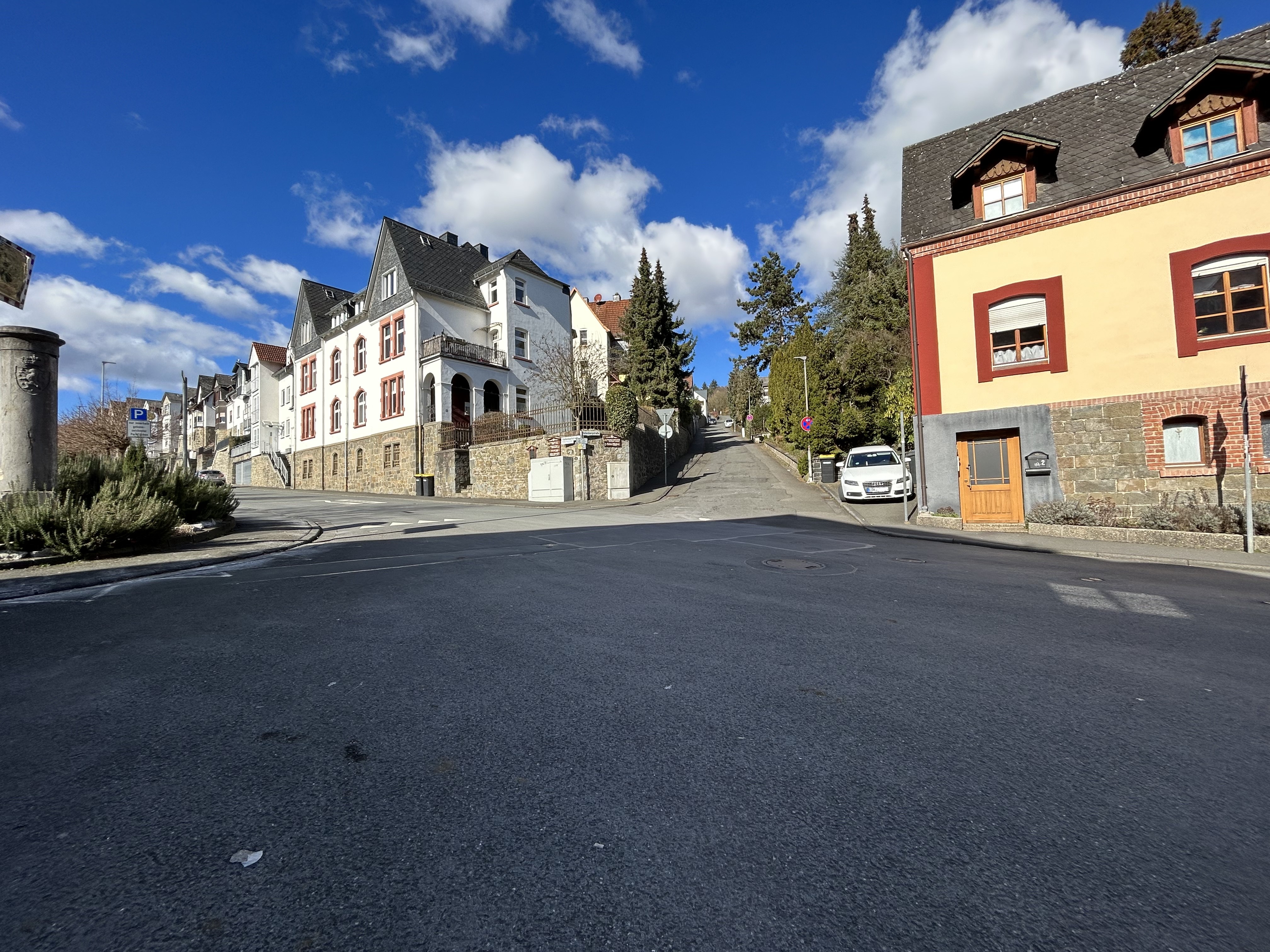 Bild des Kreuzungsbereich Dollenbergstraße und Kallenbachstraße in Herborn