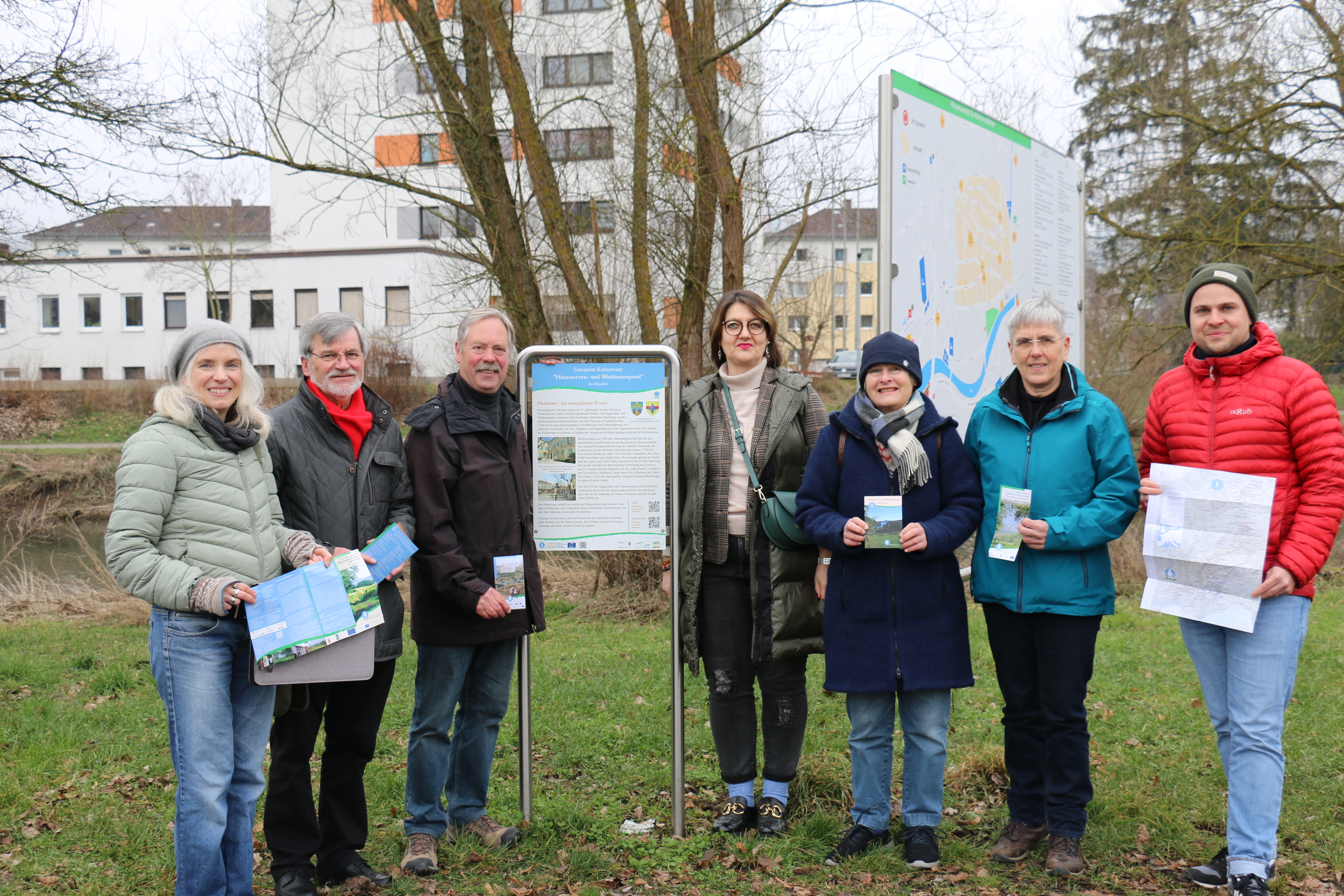 Beispielbild Neue Wegweiser zeigen den Weg zum Hugenotten- und Waldenserpfad.