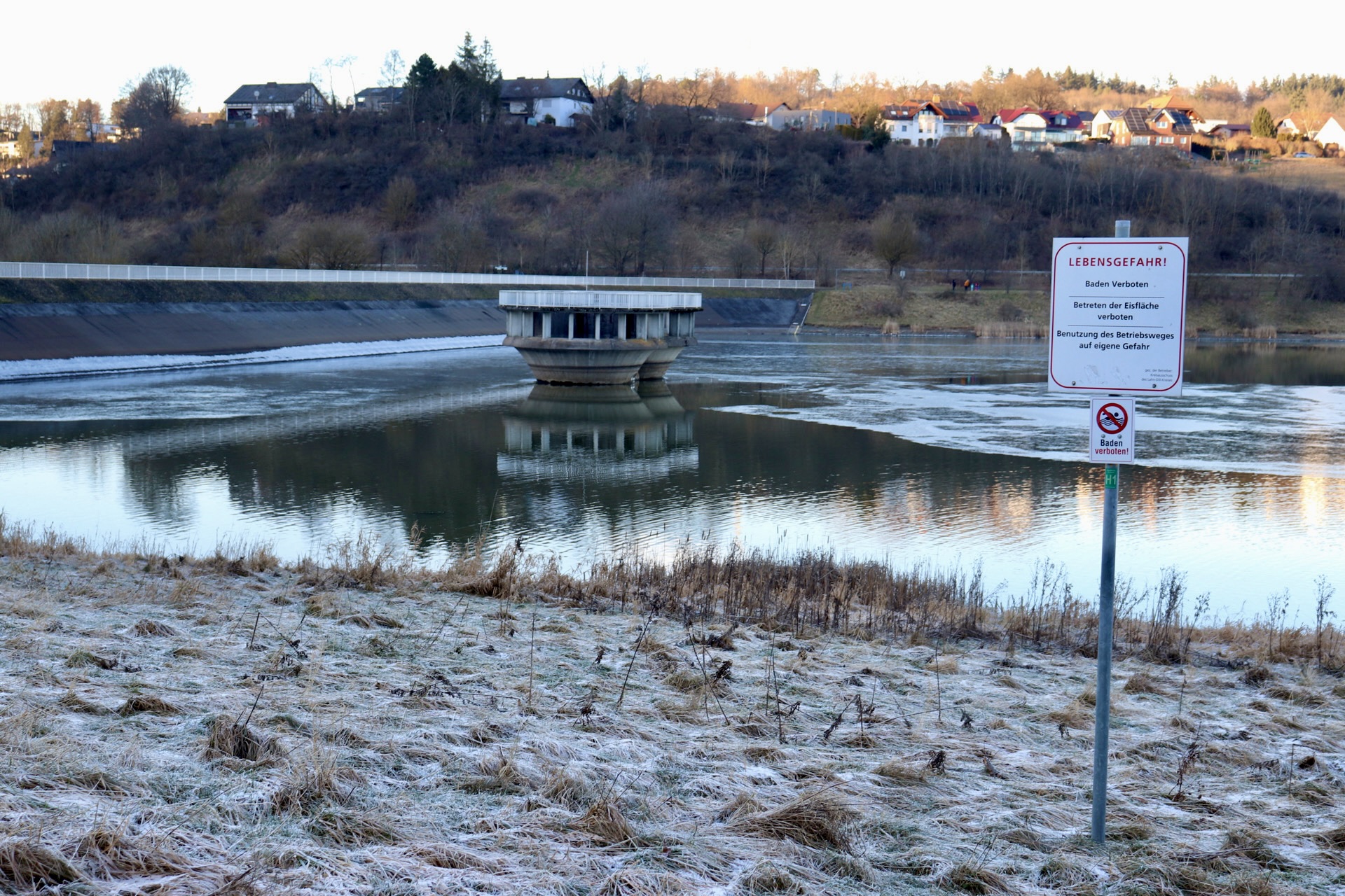 Beispielbild Eiswarnung Aartalsperre