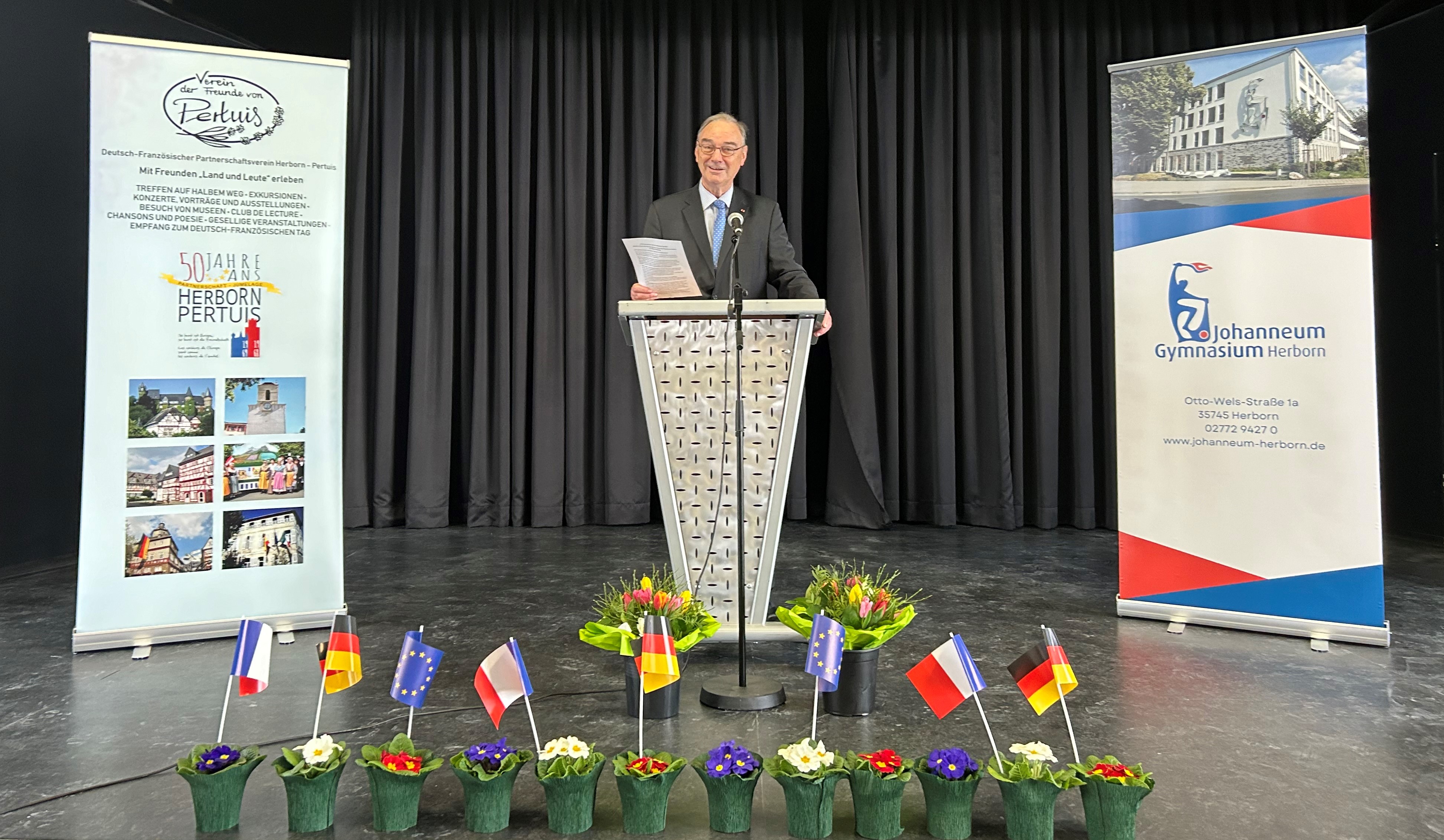 Bild vom Referenten Gérard Foussier beim Empfang zum Deutsch-Französischen Tag 2024